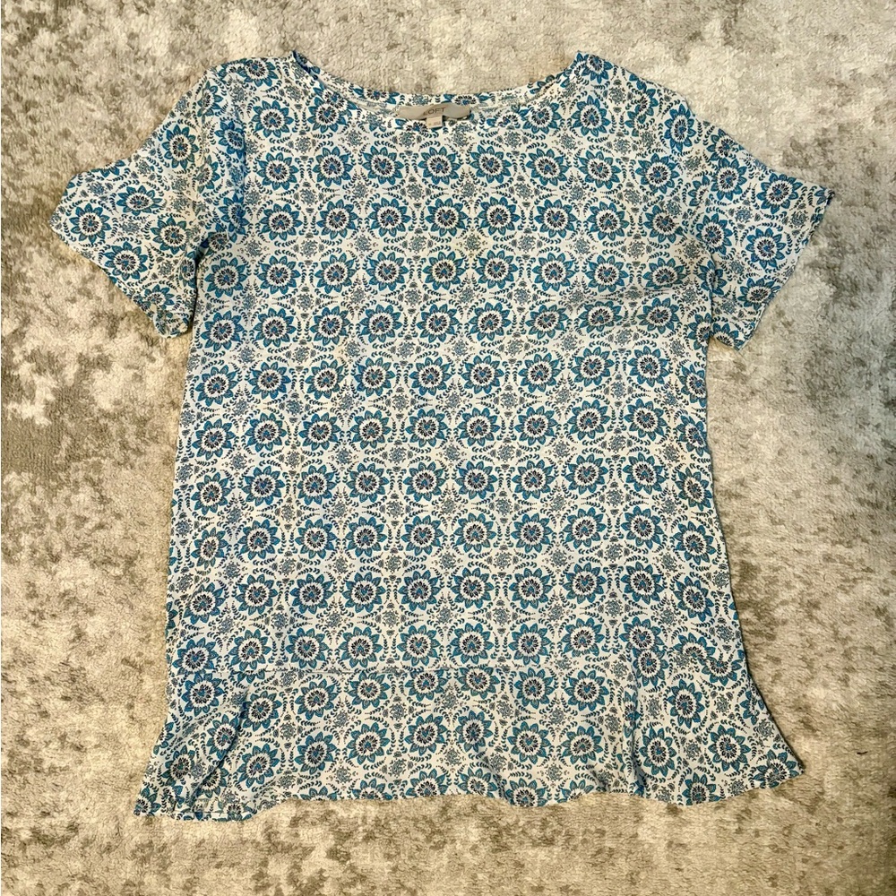 LOFT Blue and White Patterned Short Sleeve Top